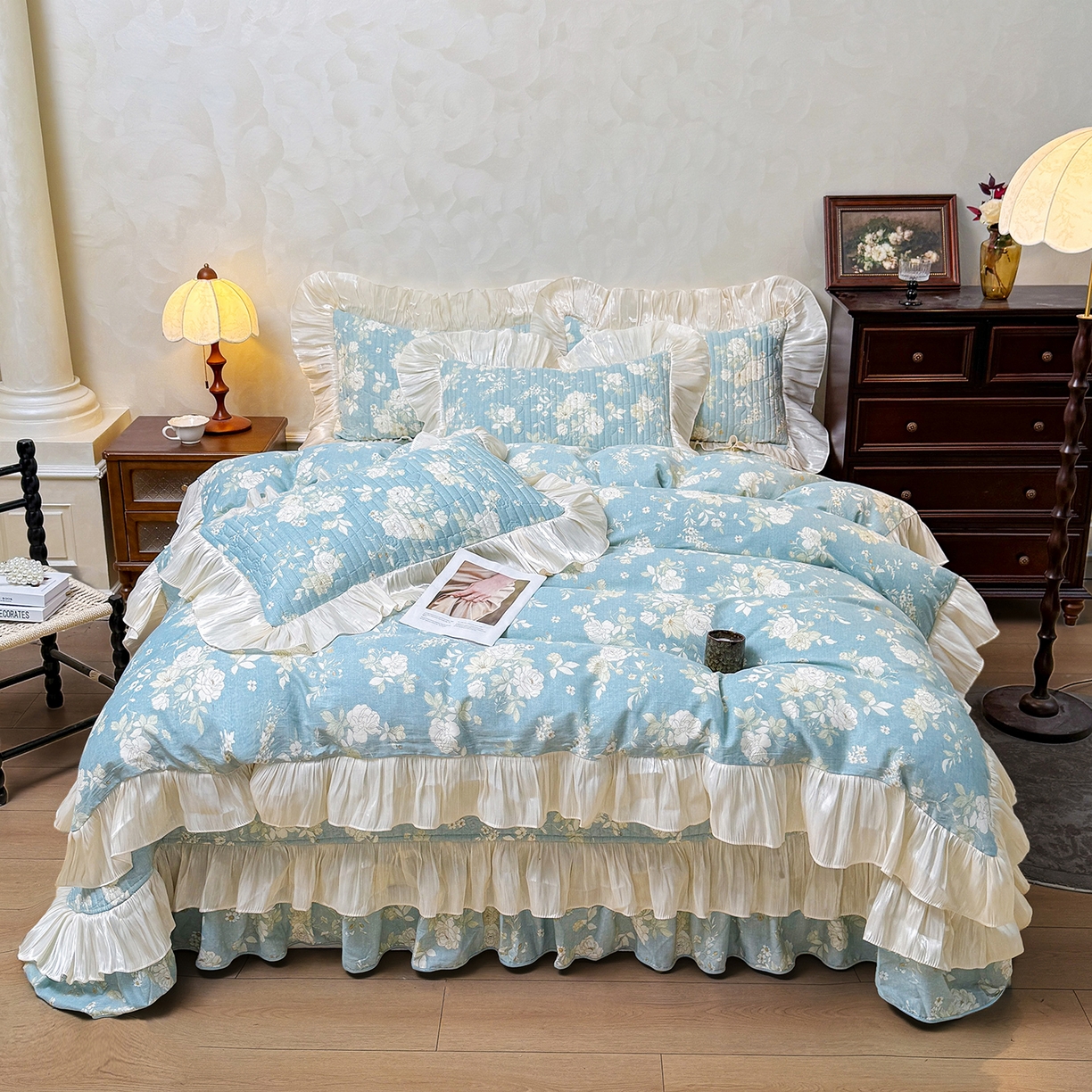 91家纺网 家纺一手货源 找家纺 宜凡家纺 2026新款全棉印花公主风夹棉床盖四件套 乔屿