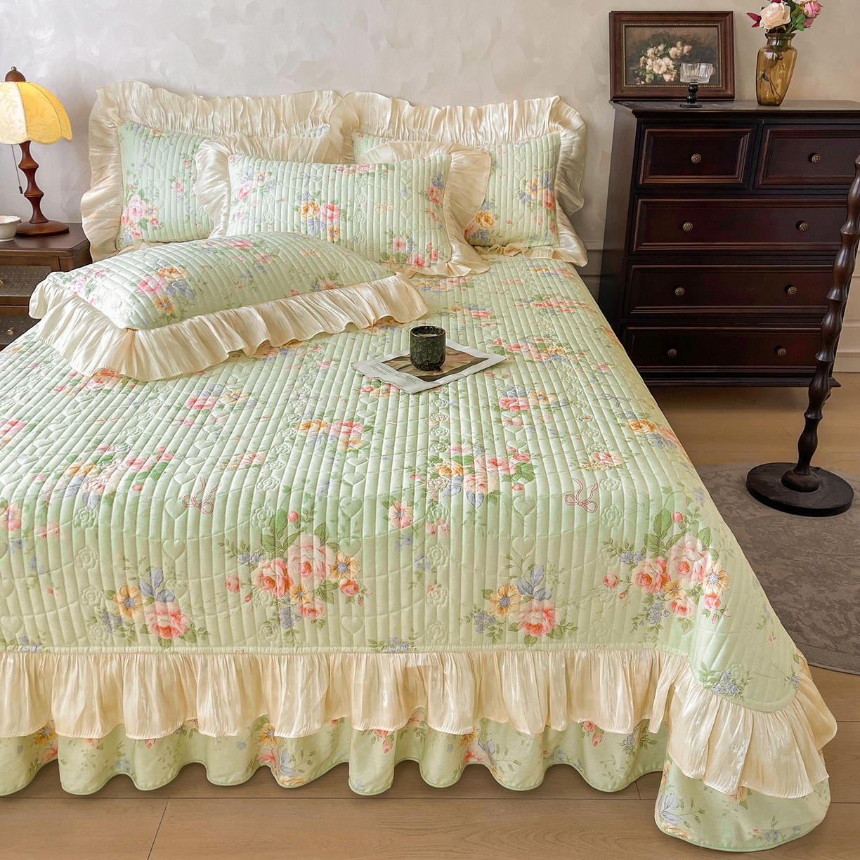 91家纺网 家纺一手货源 找家纺 宜凡家纺 2026新款全棉印花公主风夹棉床盖四件套 可颂