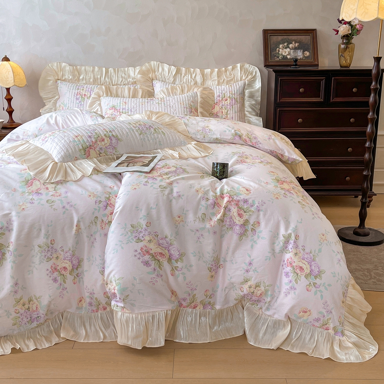 91家纺网 家纺一手货源 找家纺 宜凡家纺 2026新款全棉印花公主风夹棉床盖四件套 假日