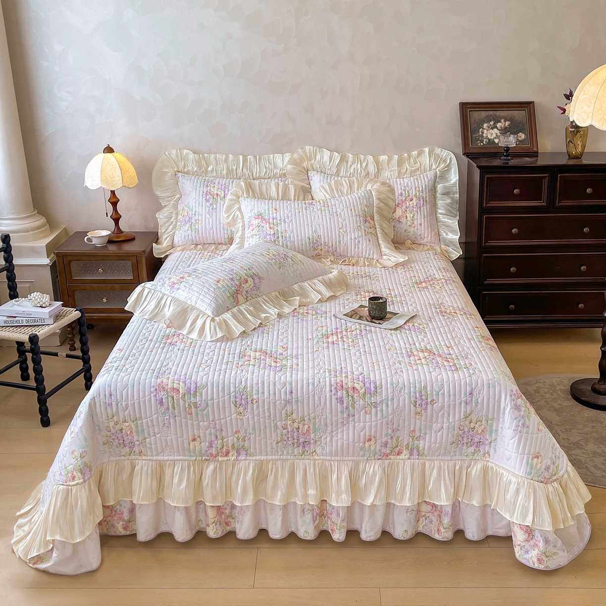 91家纺网 家纺一手货源 找家纺 宜凡家纺 2026新款全棉印花公主风夹棉床盖四件套 假日