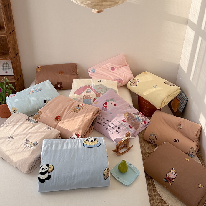 91家纺网 家纺一手货源 找家纺 （总）暖生活 2026新款A类全棉双层纱毛巾绣夏被 被子被芯