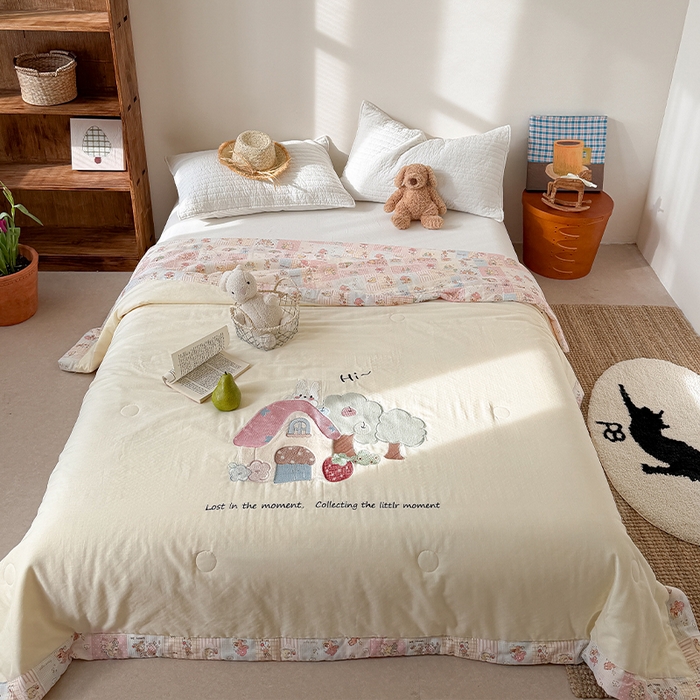 91家纺网 家纺一手货源 找家纺 （总）暖生活 2026新款A类全棉双层纱毛巾绣夏被 被子被芯