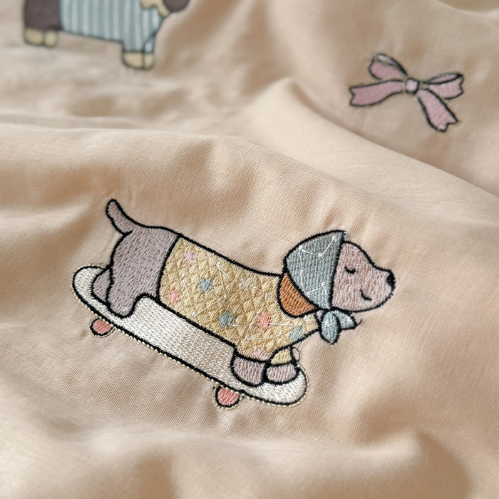 91家纺网 家纺一手货源 找家纺 暖生活 2026新款A类全棉双层纱毛巾绣夏被 被子被芯 滑板腊肠