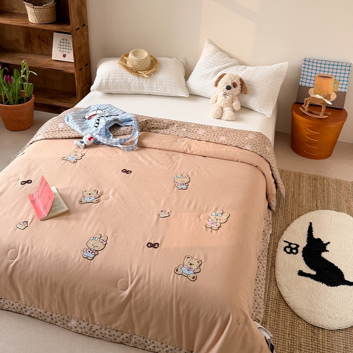 91家纺网 家纺一手货源 找家纺 暖生活 2026新款A类全棉双层纱毛巾绣夏被 被子被芯 布朗妮