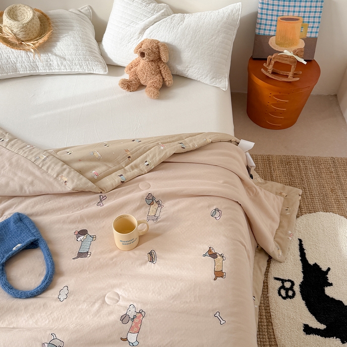 91家纺网 家纺一手货源 找家纺 暖生活 2026新款A类全棉双层纱毛巾绣夏被 被子被芯 滑板腊肠