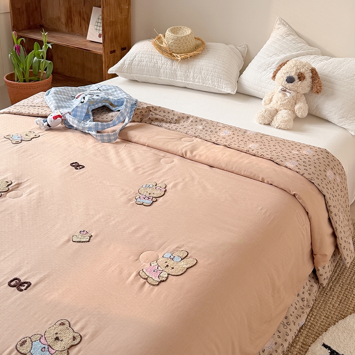 91家纺网 家纺一手货源 找家纺 暖生活 2026新款A类全棉双层纱毛巾绣夏被 被子被芯 布朗妮