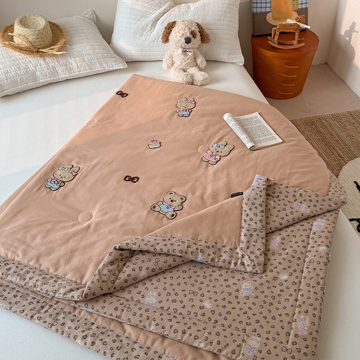 91家纺网 家纺一手货源 找家纺 暖生活 2026新款A类全棉双层纱毛巾绣夏被 被子被芯 布朗妮