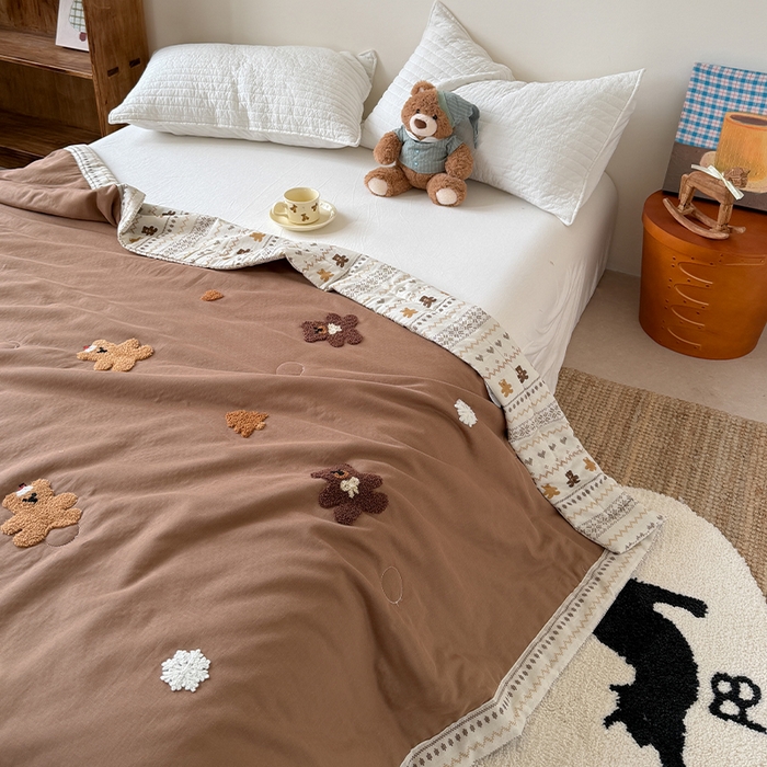 91家纺网 家纺一手货源 找家纺 暖生活 2026新款A类全棉双层纱毛巾绣夏被 被子被芯 小饼熊