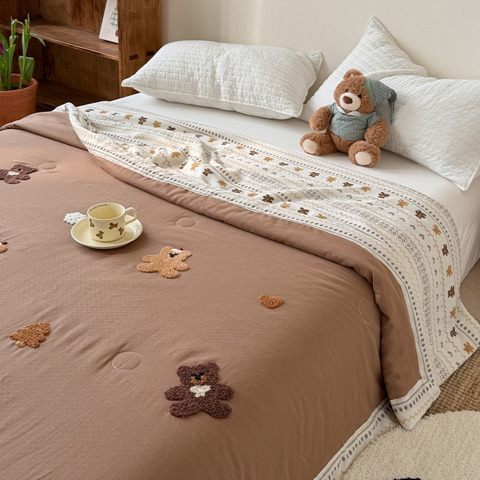 91家纺网 家纺一手货源 找家纺 暖生活 2026新款A类全棉双层纱毛巾绣夏被 被子被芯 小饼熊