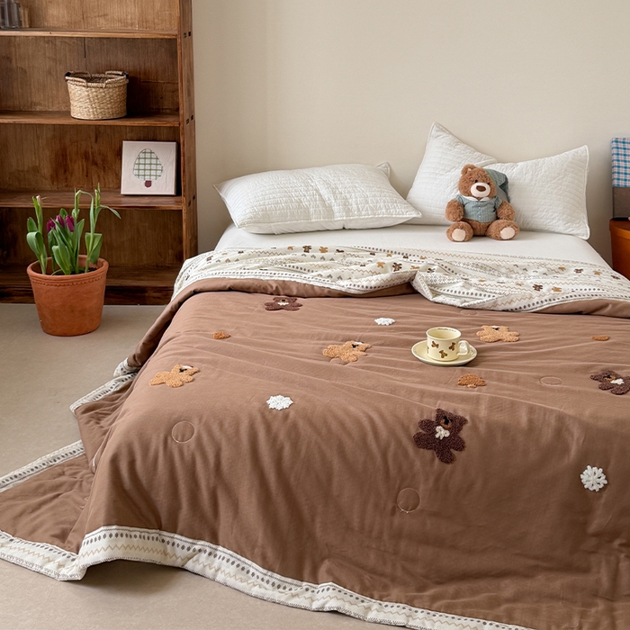 91家纺网 家纺一手货源 找家纺 暖生活 2026新款A类全棉双层纱毛巾绣夏被 被子被芯 小饼熊