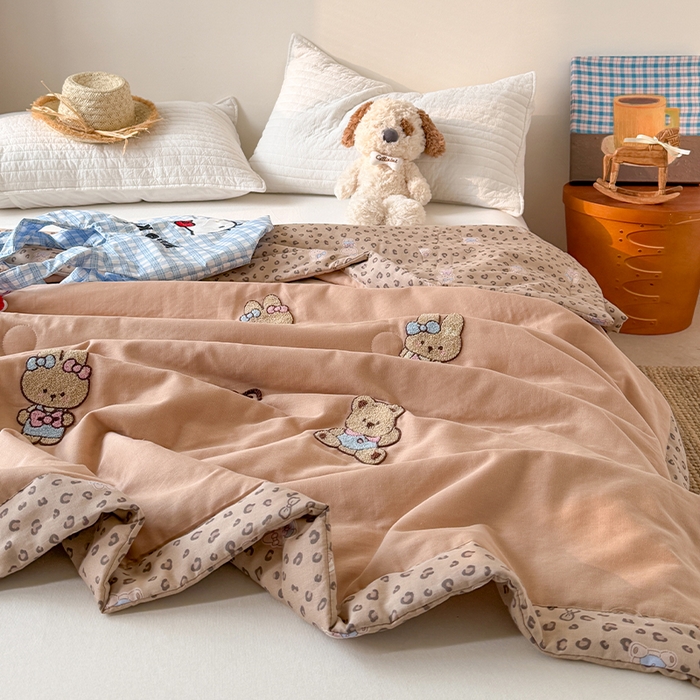 91家纺网 家纺一手货源 找家纺 暖生活 2026新款A类全棉双层纱毛巾绣夏被 被子被芯 布朗妮