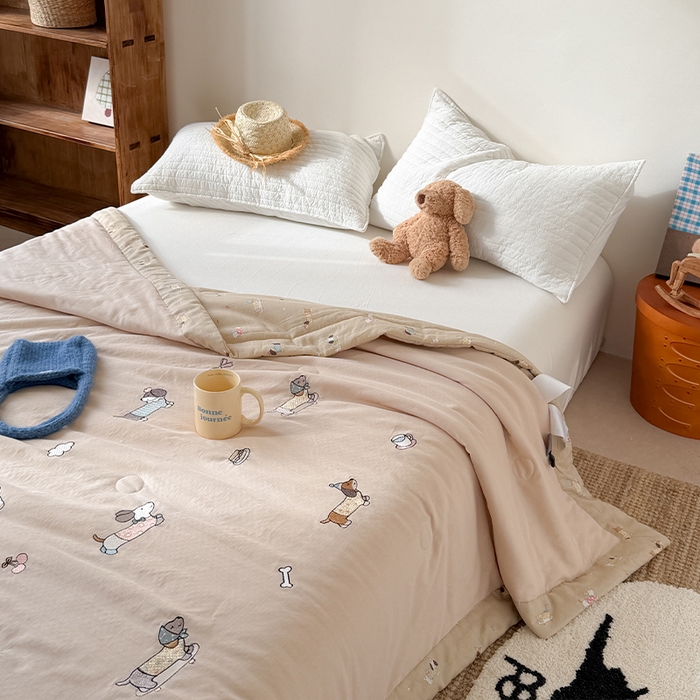 91家纺网 家纺一手货源 找家纺 暖生活 2026新款A类全棉双层纱毛巾绣夏被 被子被芯 滑板腊肠