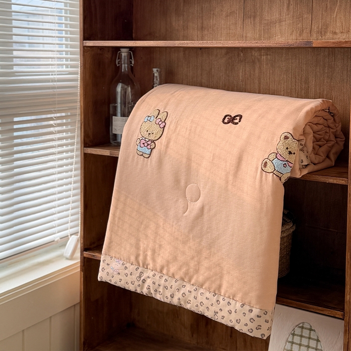 91家纺网 家纺一手货源 找家纺 暖生活 2026新款A类全棉双层纱毛巾绣夏被 被子被芯 布朗妮