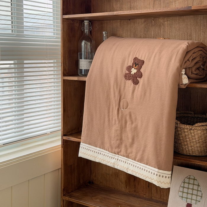 91家纺网 家纺一手货源 找家纺 暖生活 2026新款A类全棉双层纱毛巾绣夏被 被子被芯 小饼熊