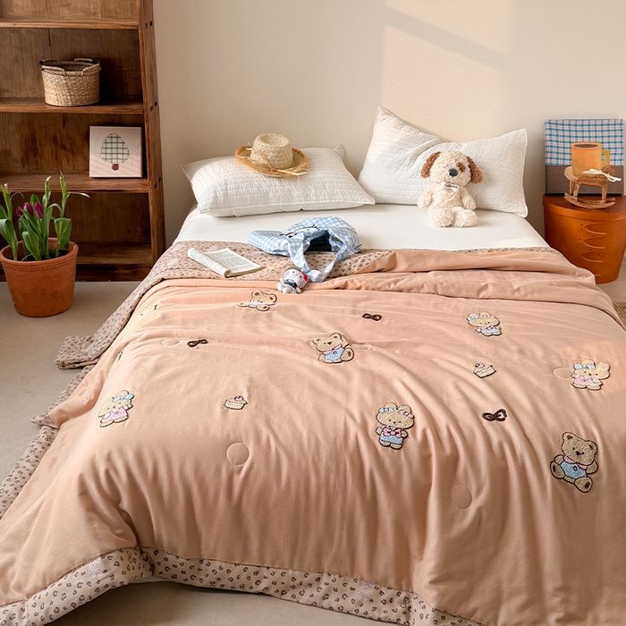 91家纺网 家纺一手货源 找家纺 暖生活 2026新款A类全棉双层纱毛巾绣夏被 被子被芯 布朗妮