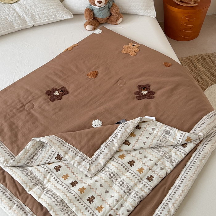 91家纺网 家纺一手货源 找家纺 暖生活 2026新款A类全棉双层纱毛巾绣夏被 被子被芯 小饼熊