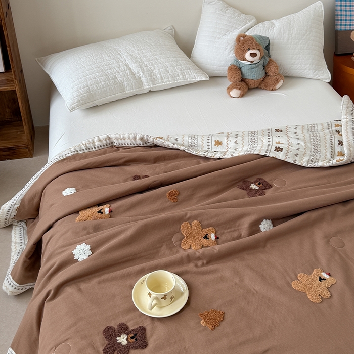 91家纺网 家纺一手货源 找家纺 暖生活 2026新款A类全棉双层纱毛巾绣夏被 被子被芯 小饼熊