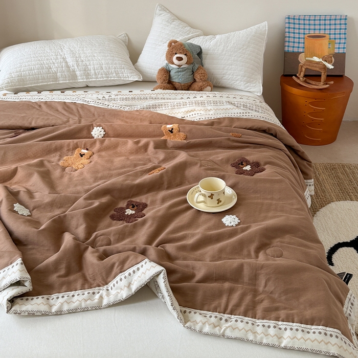 91家纺网 家纺一手货源 找家纺 暖生活 2026新款A类全棉双层纱毛巾绣夏被 被子被芯 小饼熊