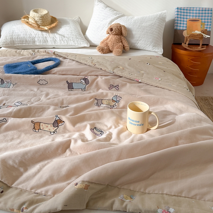 91家纺网 家纺一手货源 找家纺 暖生活 2026新款A类全棉双层纱毛巾绣夏被 被子被芯 滑板腊肠