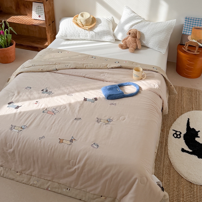 91家纺网 家纺一手货源 找家纺 暖生活 2026新款A类全棉双层纱毛巾绣夏被 被子被芯 滑板腊肠