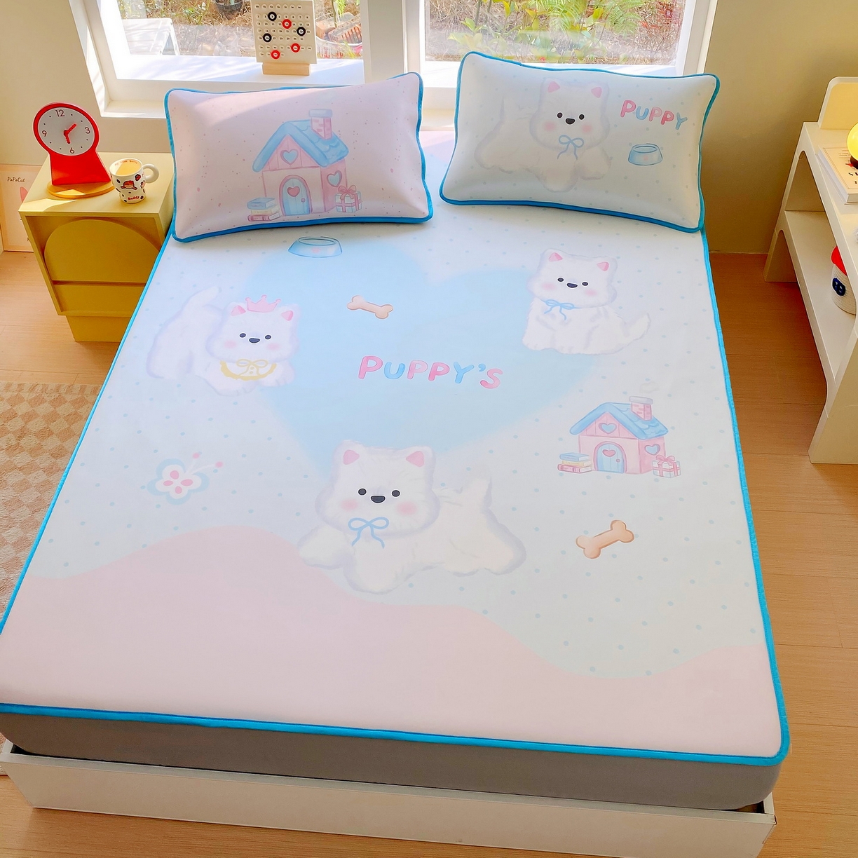 91家纺网 家纺一手货源 找家纺 莱米家纺 2026新款大版小冰皮床笠床席 乐园小狗床笠