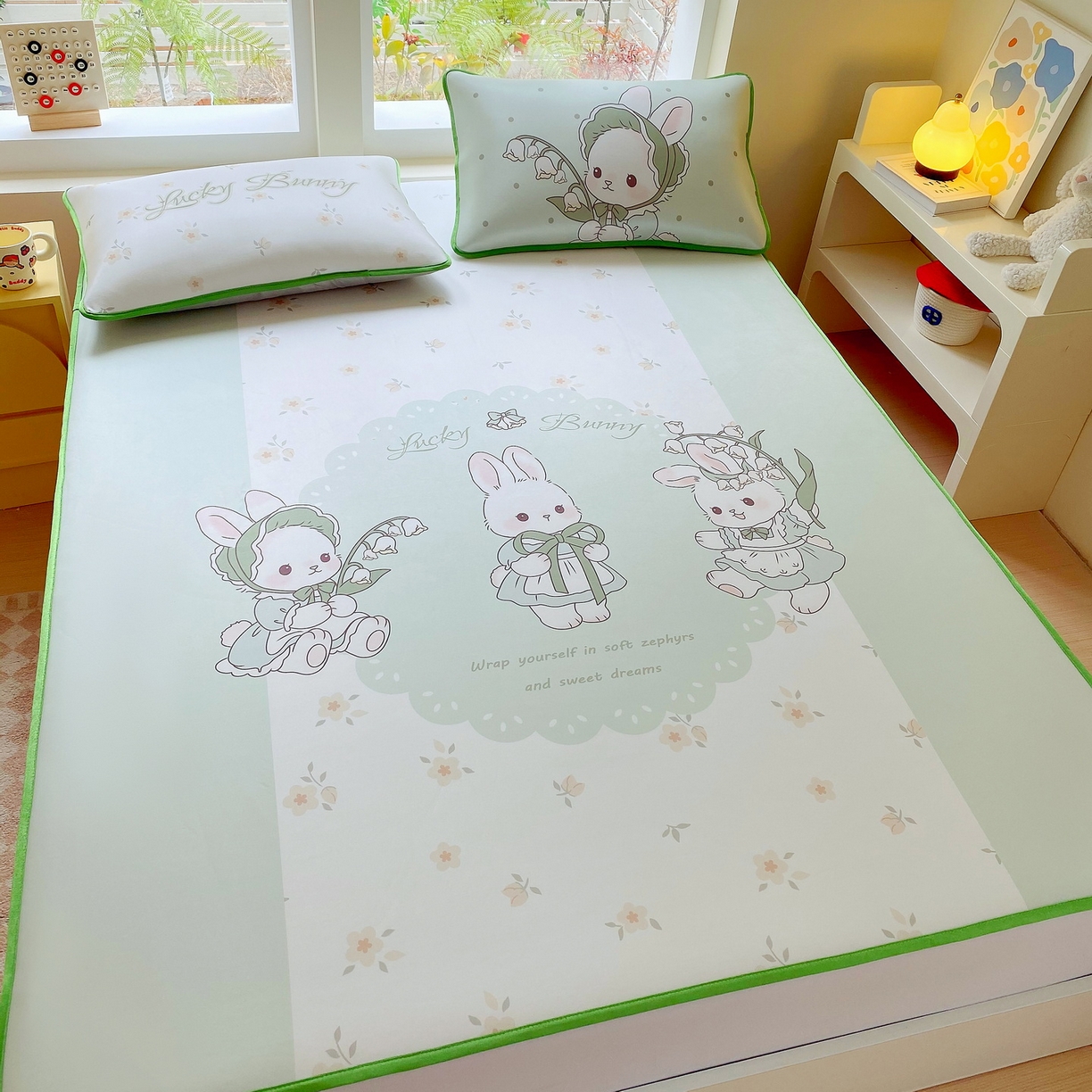 91家纺网 家纺一手货源 找家纺 莱米家纺 2026新款大版小冰皮床笠床席 甜美小兔床席