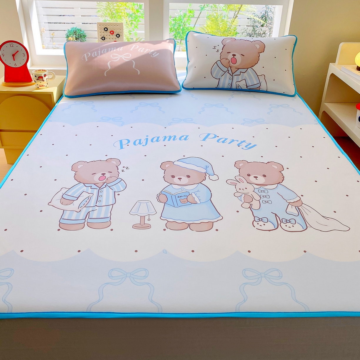 91家纺网 家纺一手货源 找家纺 莱米家纺 2026新款大版小冰皮床笠床席 熊熊派对床笠