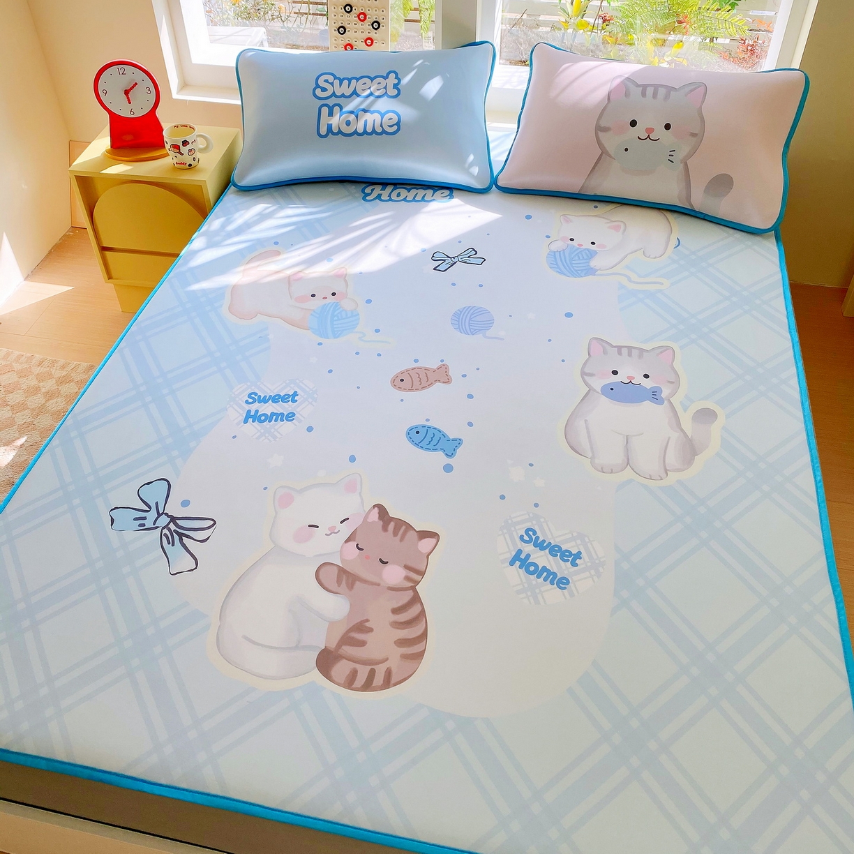 91家纺网 家纺一手货源 找家纺 莱米家纺 2026新款大版小冰皮床笠床席 甜心猫咪床笠