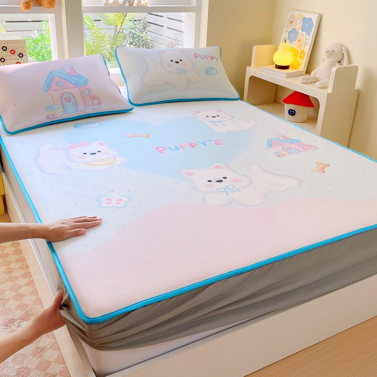 91家纺网 家纺一手货源 找家纺 莱米家纺 2026新款大版小冰皮床笠床席 乐园小狗床笠