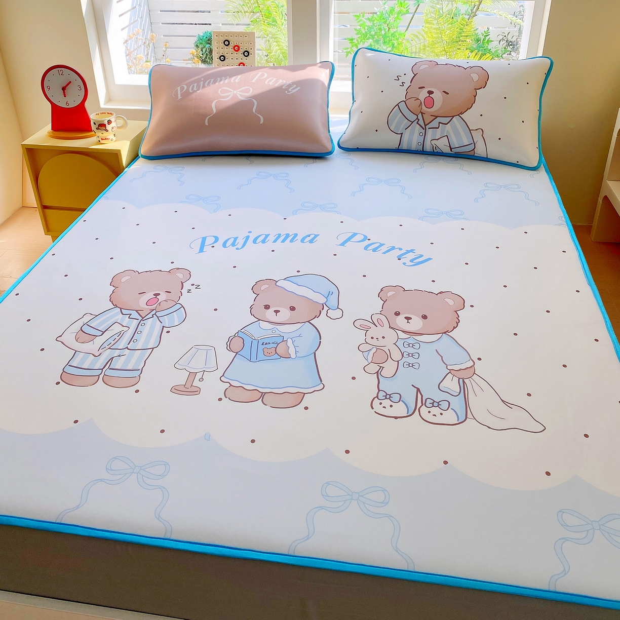 91家纺网 家纺一手货源 找家纺 莱米家纺 2026新款大版小冰皮床笠床席 熊熊派对床笠