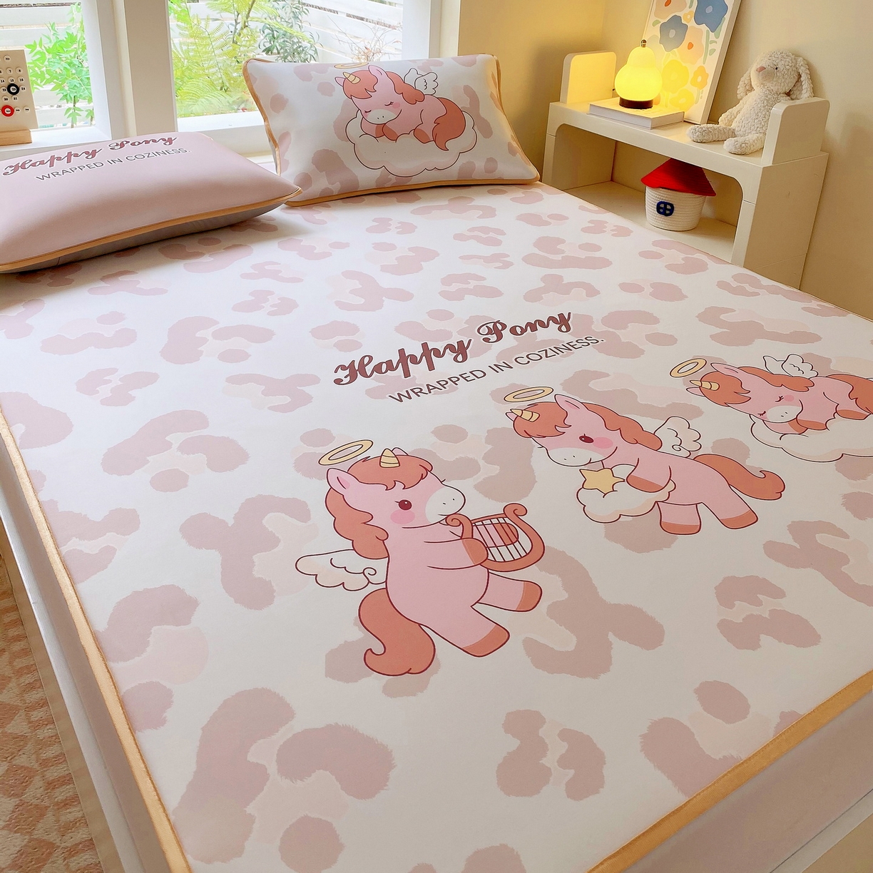 91家纺网 家纺一手货源 找家纺 莱米家纺 2026新款大版小冰皮床笠床席 快乐小狗床席