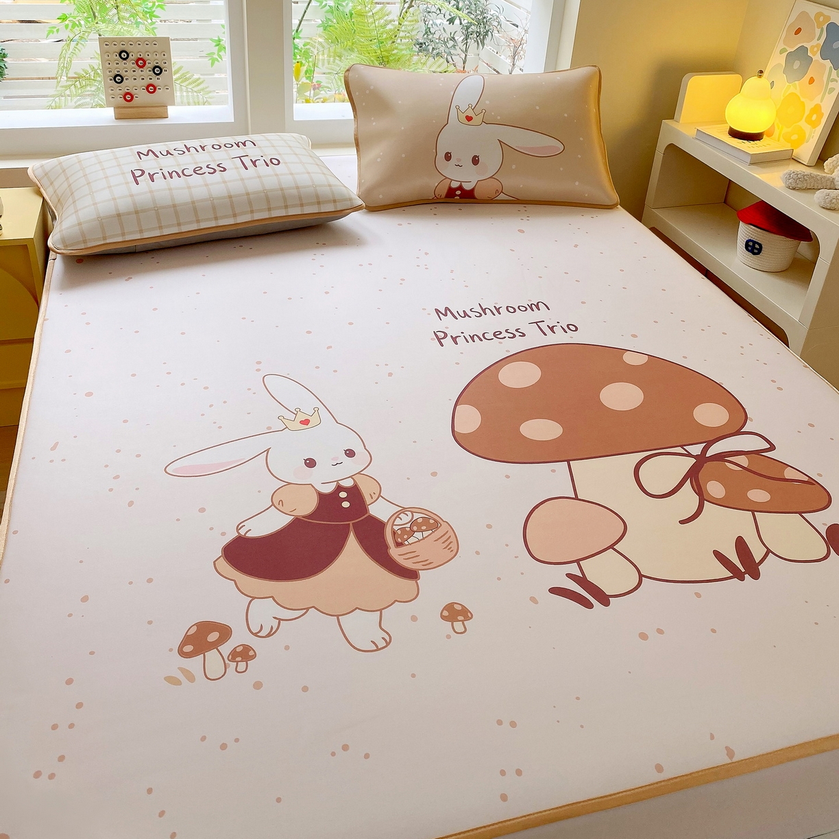 91家纺网 家纺一手货源 找家纺 莱米家纺 2026新款大版小冰皮床笠床席 蘑菇小兔床席