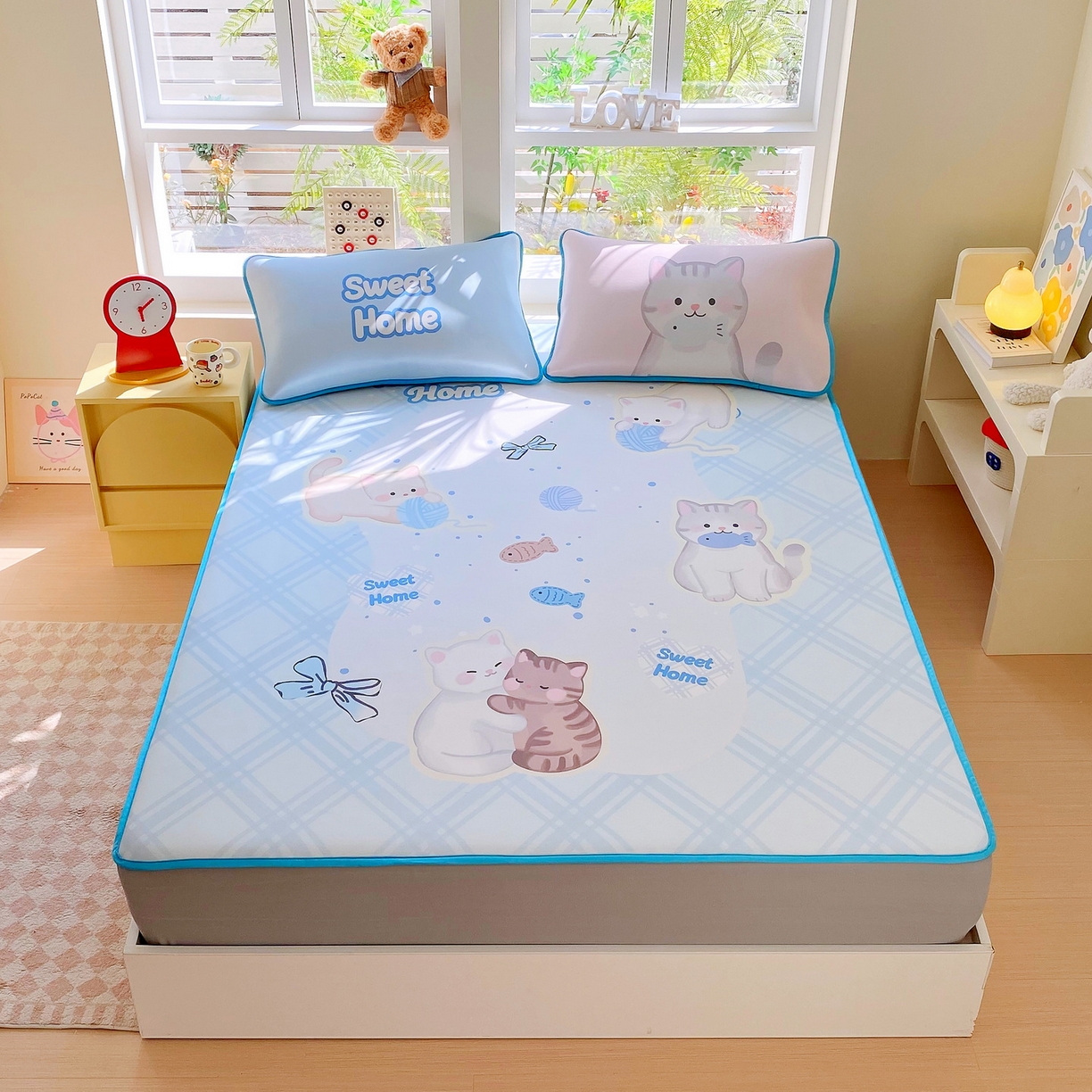 91家纺网 家纺一手货源 找家纺 莱米家纺 2026新款大版小冰皮床笠床席 甜心猫咪床笠