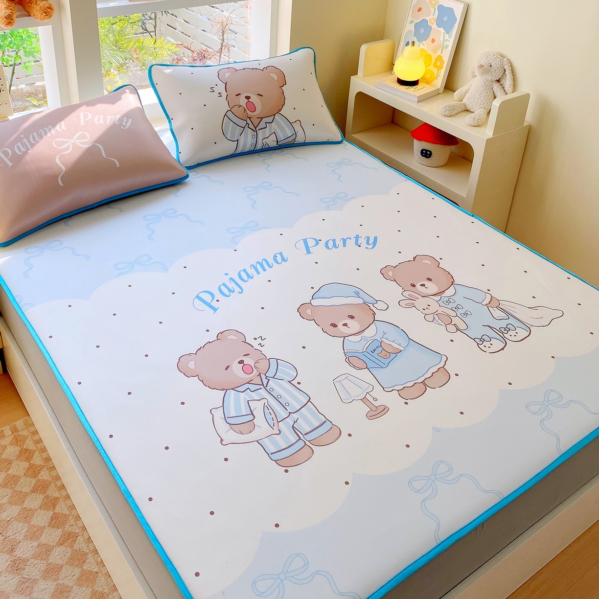 91家纺网 家纺一手货源 找家纺 莱米家纺 2026新款大版小冰皮床笠床席 熊熊派对床笠