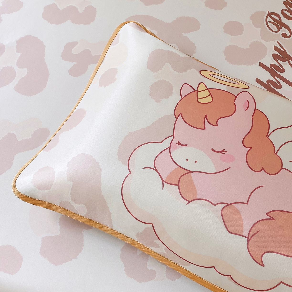 91家纺网 家纺一手货源 找家纺 莱米家纺 2026新款大版小冰皮床笠床席 快乐小狗床席