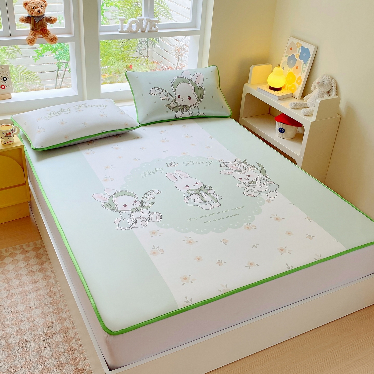 91家纺网 家纺一手货源 找家纺 莱米家纺 2026新款大版小冰皮床笠床席 甜美小兔床席