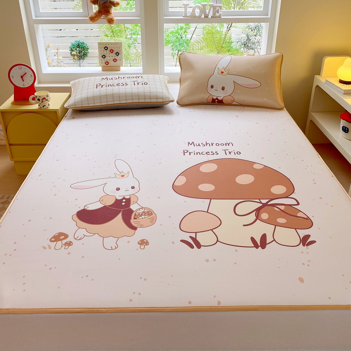 91家纺网 家纺一手货源 找家纺 莱米家纺 2026新款大版小冰皮床笠床席 蘑菇小兔床席