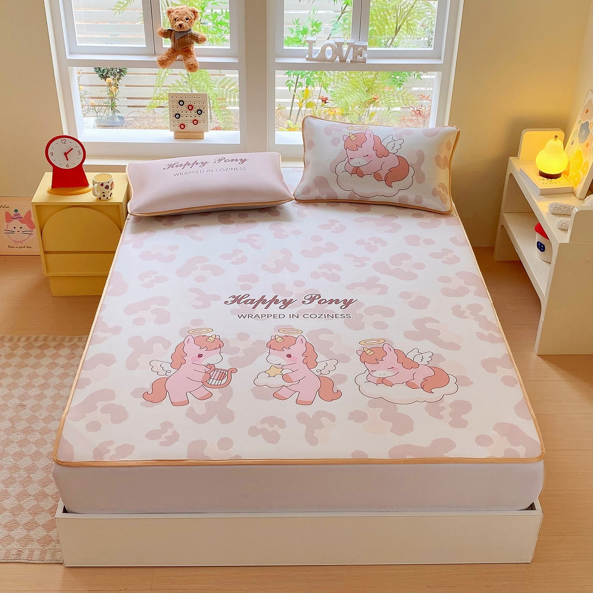 91家纺网 家纺一手货源 找家纺 莱米家纺 2026新款大版小冰皮床笠床席 快乐小狗床席