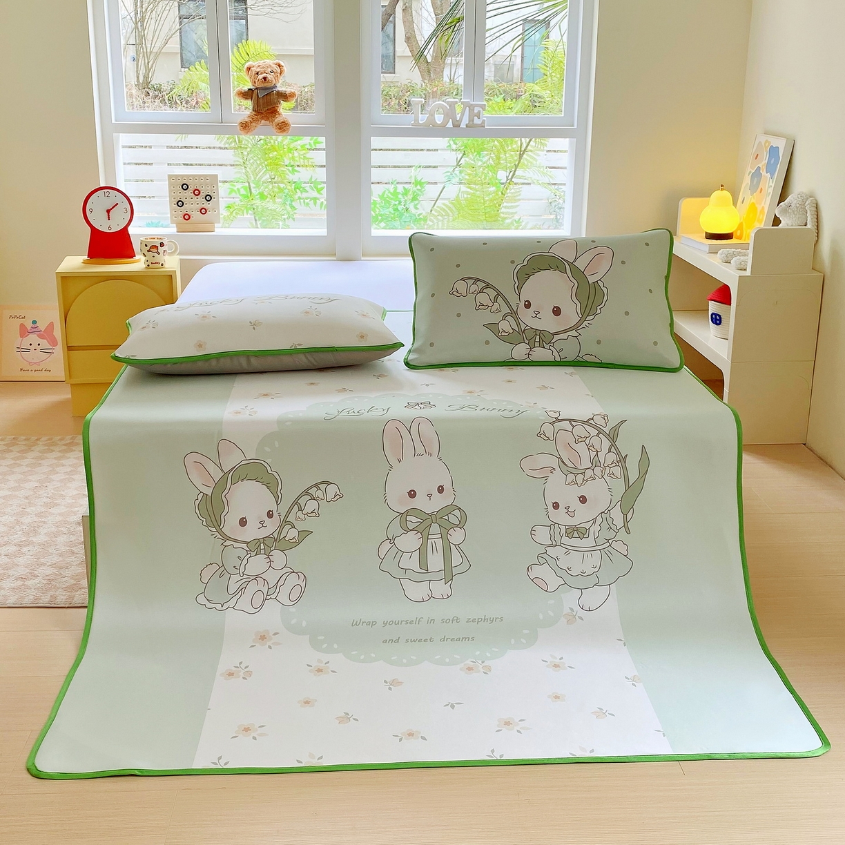 91家纺网 家纺一手货源 找家纺 莱米家纺 2026新款大版小冰皮床笠床席 甜美小兔床席