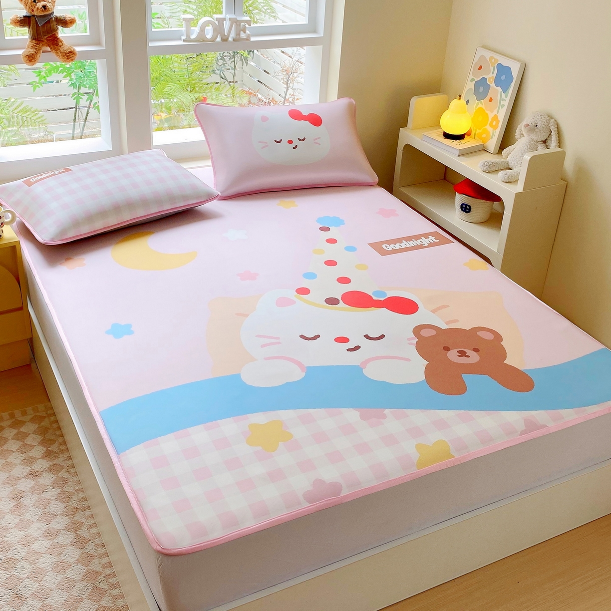 91家纺网 家纺一手货源 找家纺 莱米家纺 2026新款大版小冰皮床笠床席 晚安小猫床席