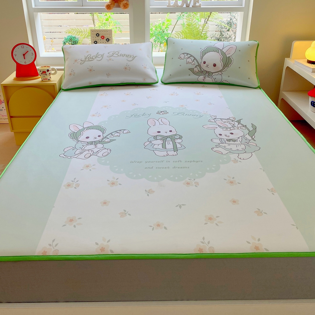 91家纺网 家纺一手货源 找家纺 莱米家纺 2026新款大版小冰皮床笠床席 甜美小兔床笠