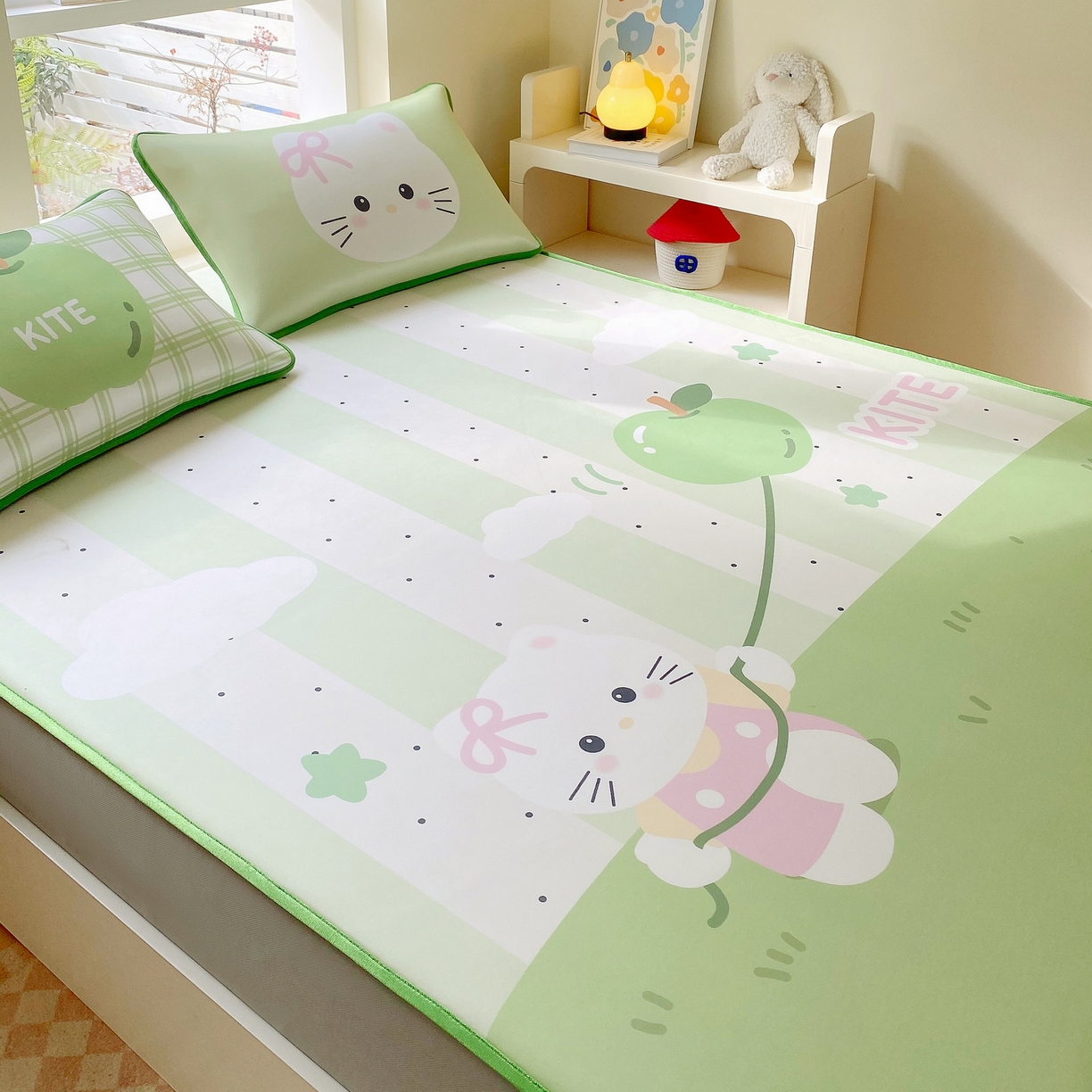 91家纺网 家纺一手货源 找家纺 莱米家纺 2026新款大版小冰皮床笠床席 猫咪气球床笠