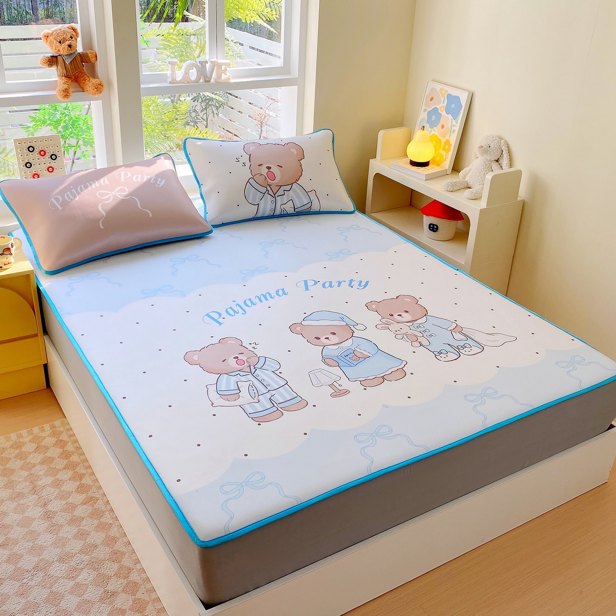 91家纺网 家纺一手货源 找家纺 莱米家纺 2026新款大版小冰皮床笠床席 熊熊派对床笠