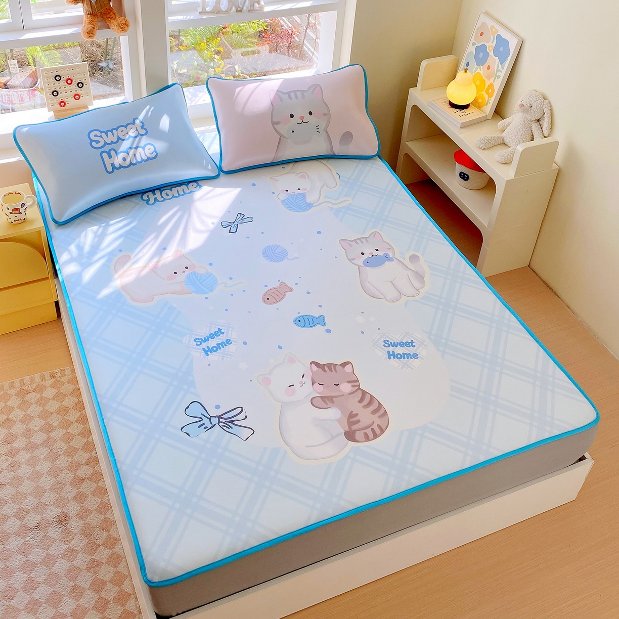 91家纺网 家纺一手货源 找家纺 莱米家纺 2026新款大版小冰皮床笠床席 甜心猫咪床笠