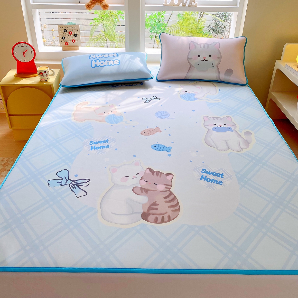 91家纺网 家纺一手货源 找家纺 莱米家纺 2026新款大版小冰皮床笠床席 甜心猫咪床席