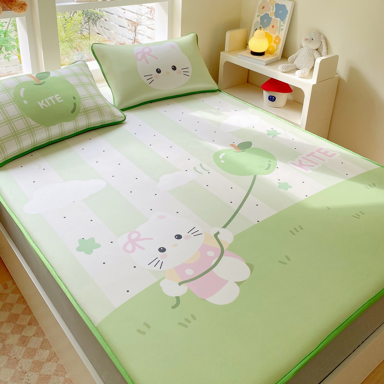 91家纺网 家纺一手货源 找家纺 莱米家纺 2026新款大版小冰皮床笠床席 猫咪气球床笠