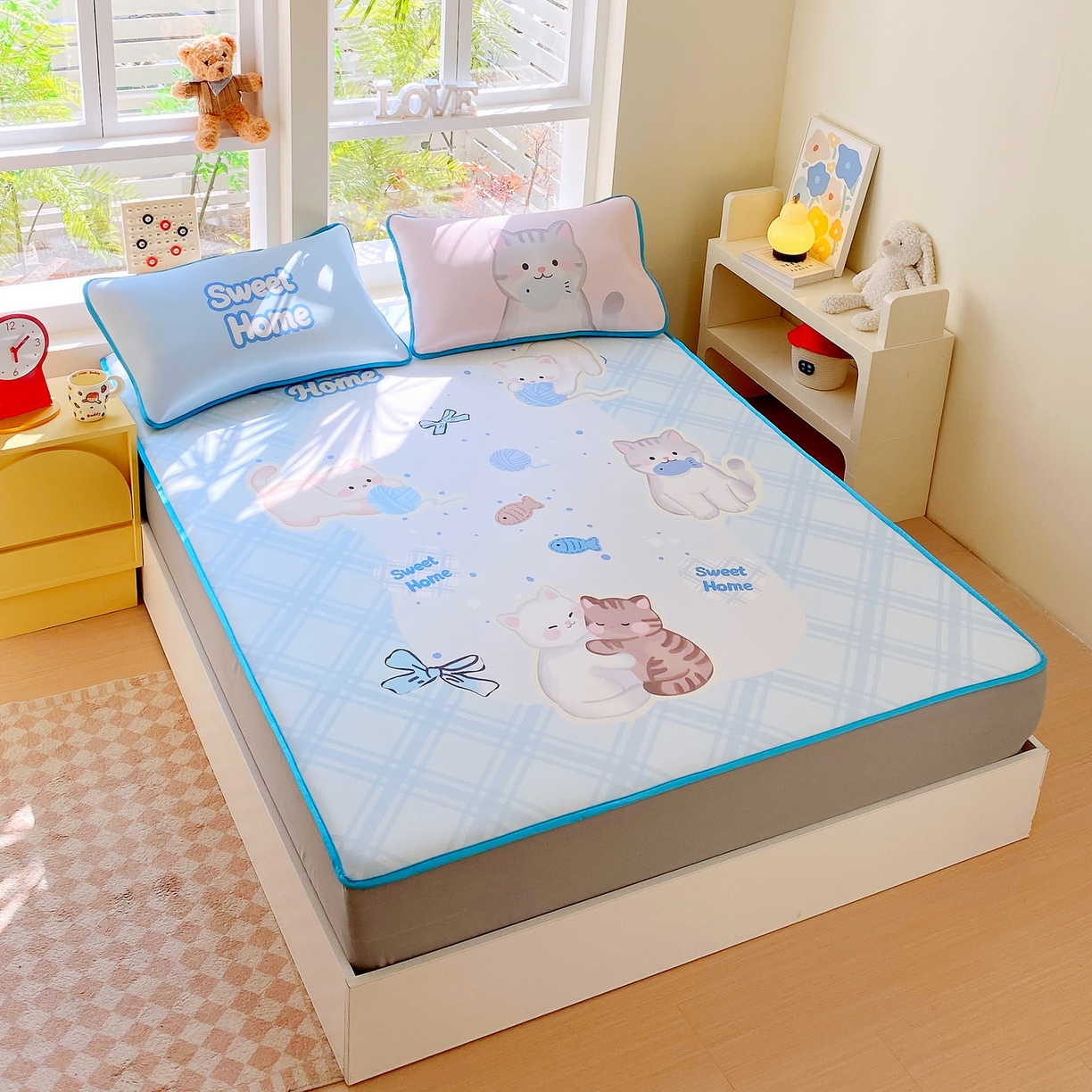 91家纺网 家纺一手货源 找家纺 莱米家纺 2026新款大版小冰皮床笠床席 甜心猫咪床笠