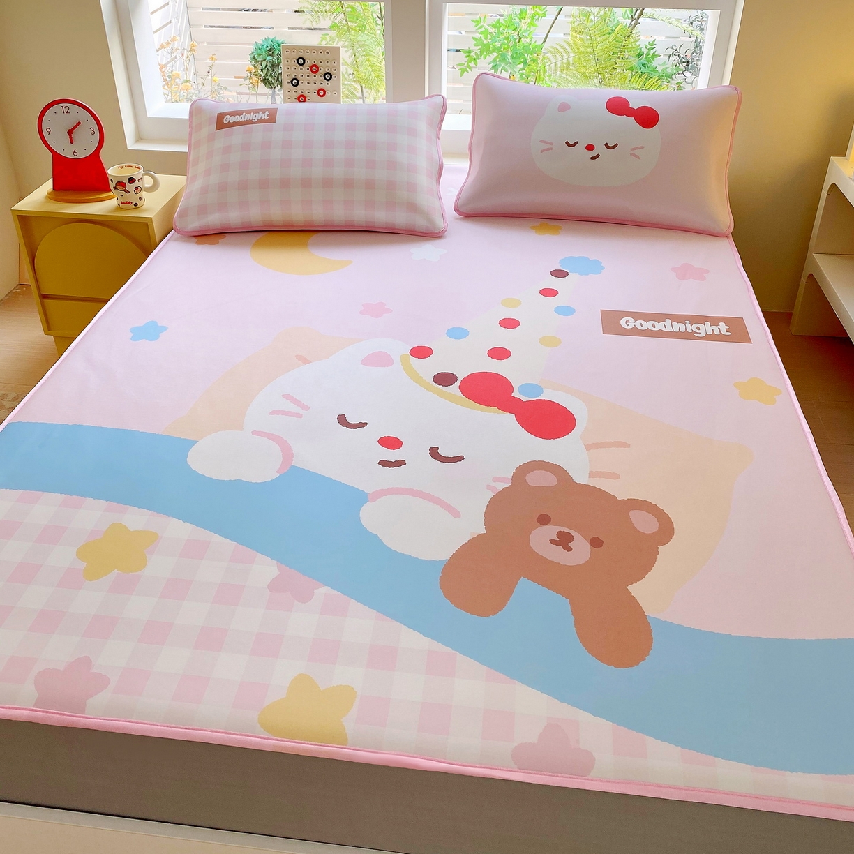 91家纺网 家纺一手货源 找家纺 莱米家纺 2026新款大版小冰皮床笠床席 晚安小猫床笠