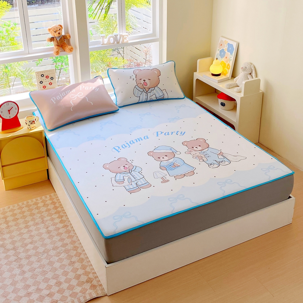 91家纺网 家纺一手货源 找家纺 莱米家纺 2026新款大版小冰皮床笠床席 熊熊派对床笠