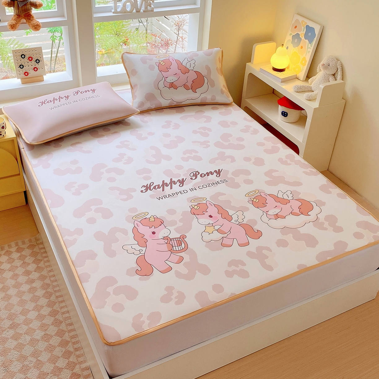 91家纺网 家纺一手货源 找家纺 莱米家纺 2026新款大版小冰皮床笠床席 快乐小狗床席